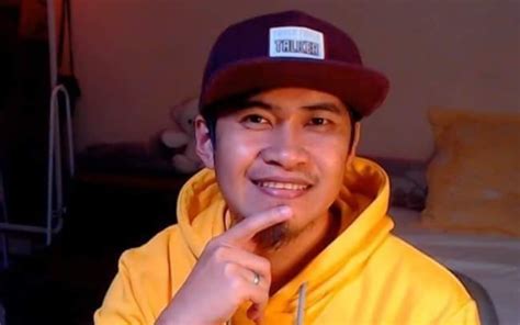 nakalimutan i off ang stream|Isang Pinay Gamer Nakalimutan Turn Off ang kanyang Live Stream.